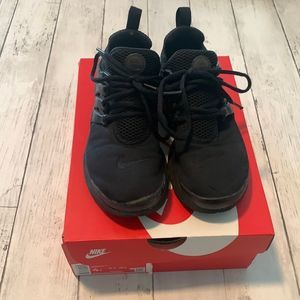 Nike Presto (GS) SZ 4Y